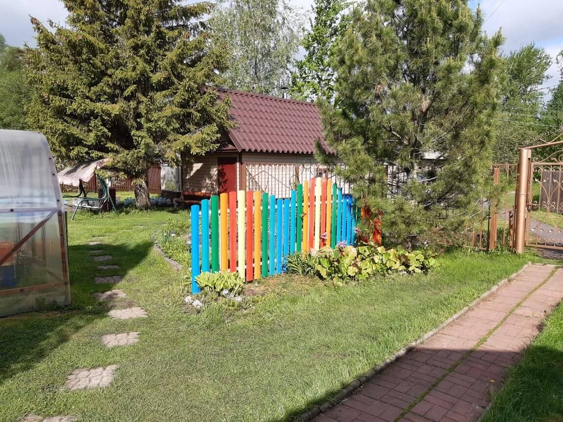 забор из разноцветного штакетника односторонний фото2 в Кирове
