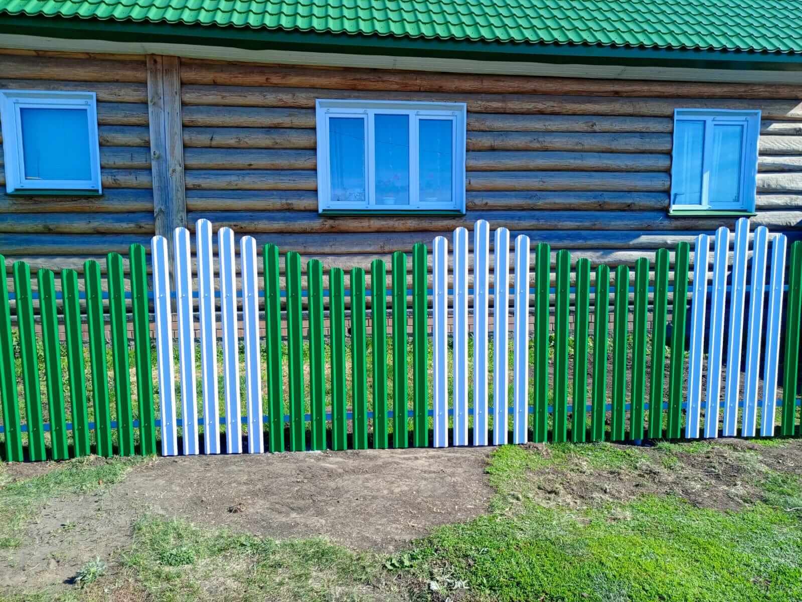 Забор из штакетника 18м в двух цветах RAL9003 Белый + RAL6029 Зеленая Мята в Кирове