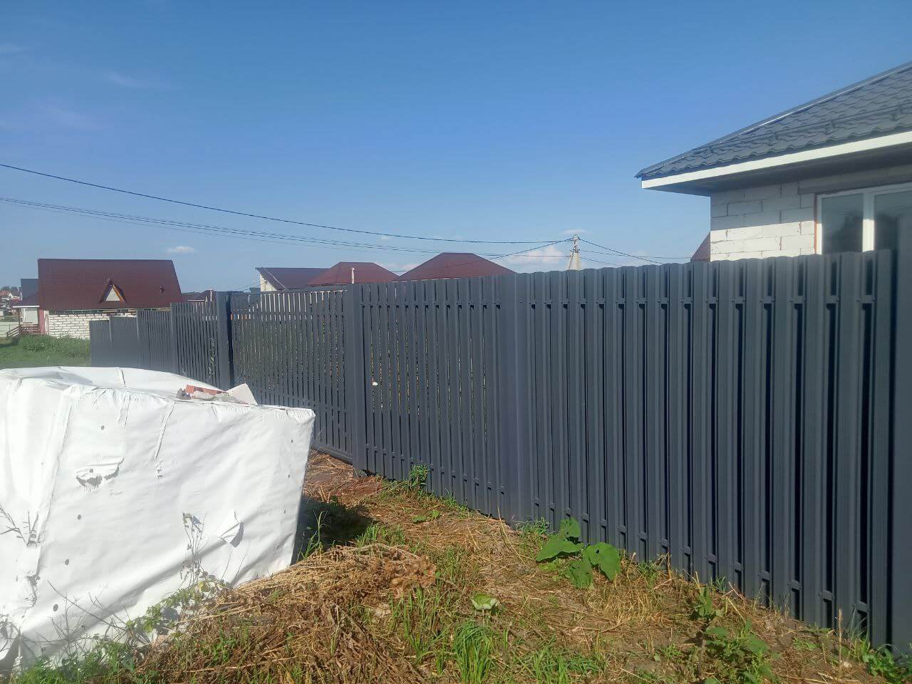 Забор из евроштакетника 21м RAL7024/7024 Серый Графит двусторонний фото 3 в Кирове