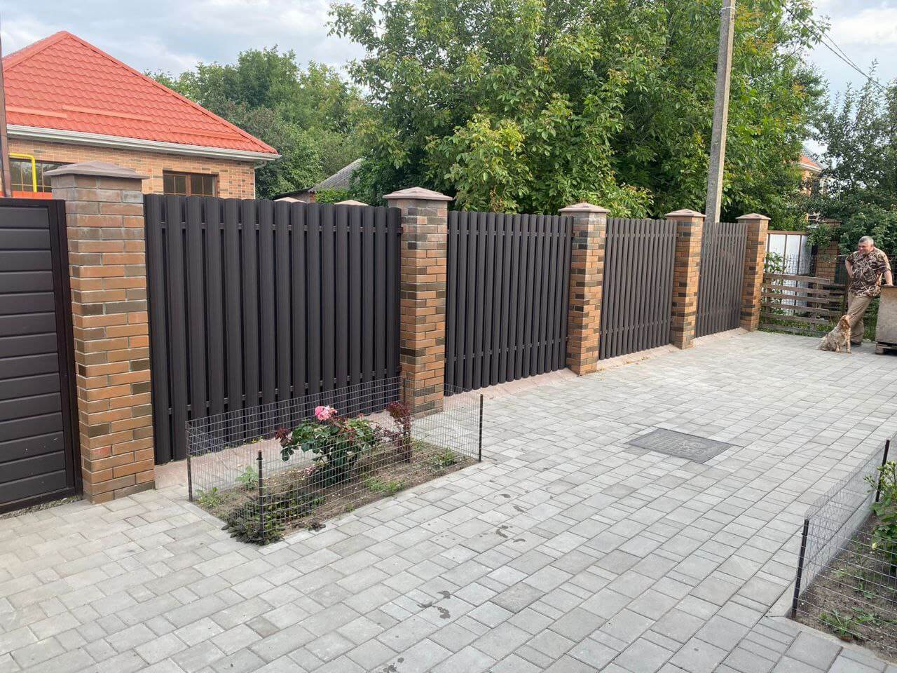 Забор из штакетника полукруглого 22м RAL8019 Темный Шоколад МАТТЕ фото 3 в Кирове