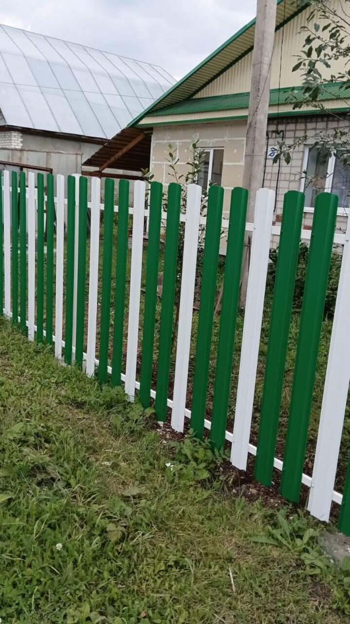 Забор из евроштакетника 10м RAL9003 Белый, RAL6029 Зеленая Мята фото 2 в Кирове