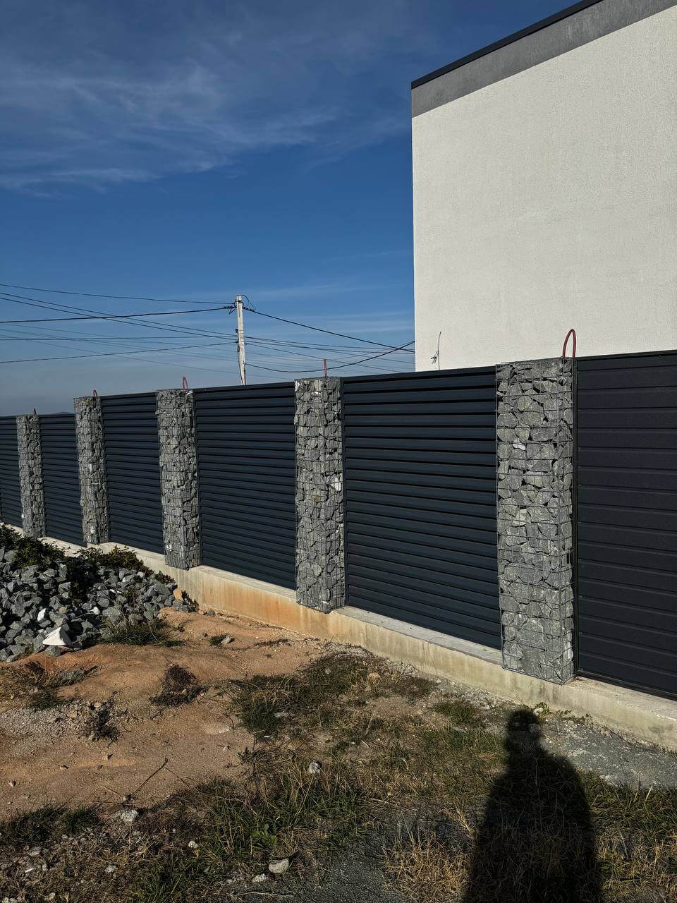 Забор-жалюзи из ламелей ЭКО-Z-US усиленных 36м RAL7024/7024 Серый Графит двусторонний МАТТЕ фото 6 в Кирове