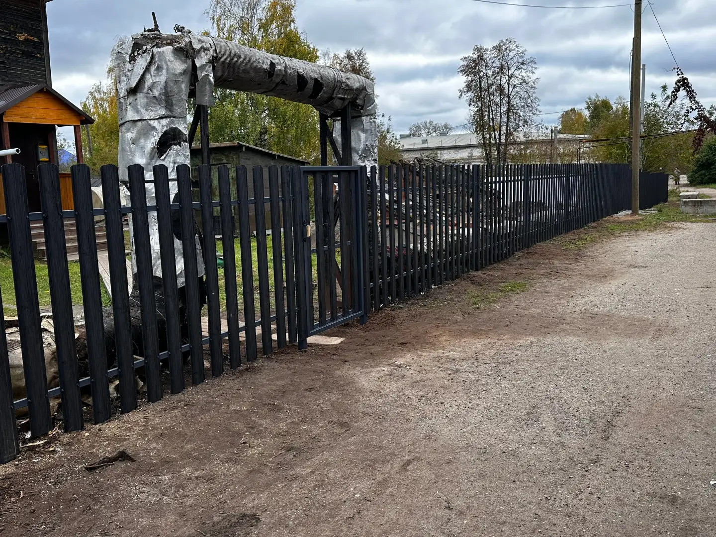 Забор из евроштакетника 63м Черное Дерево 3D Принтек фото 5 в Кирове